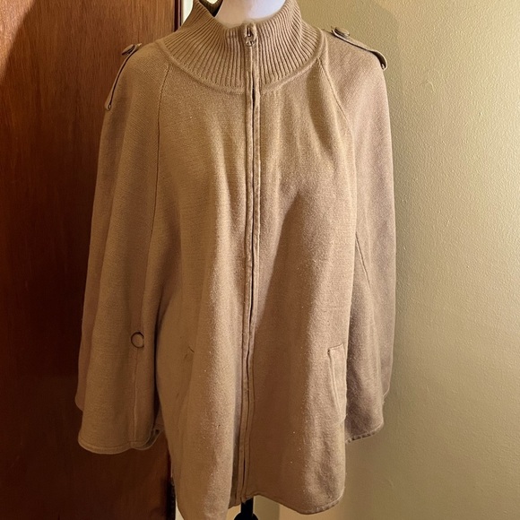 Big Buddha Women’s Camel Colored Sweater Style Pancho Size M/L - Picture 1 of 12